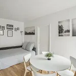 Beautiful 10 Minutes Walk From The Eiffel Tower *