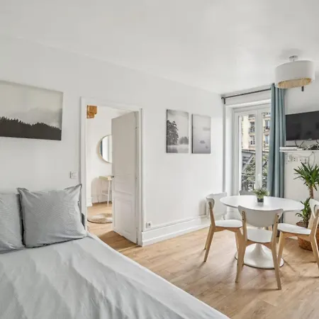 Beautiful 10 Minutes Walk From The Eiffel Tower Апартаменты