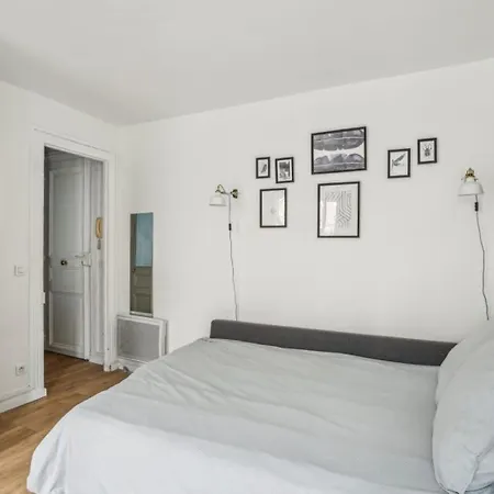 Beautiful 10 Minutes Walk From The Eiffel Tower Париж