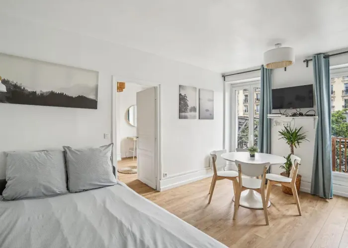 Beautiful 10 Minutes Walk From The Eiffel Tower Апартаменты