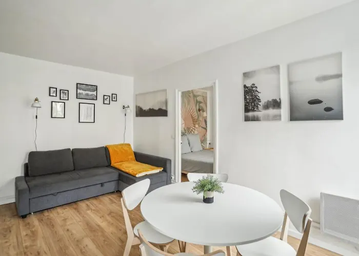 Beautiful 10 Minutes Walk From The Eiffel Tower Апартаменты Париж