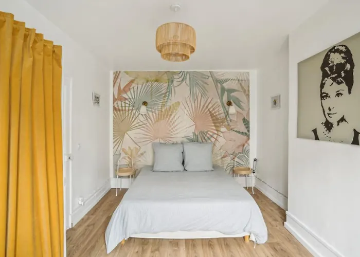 Апартаменты Beautiful 10 Minutes Walk From The Eiffel Tower Париж