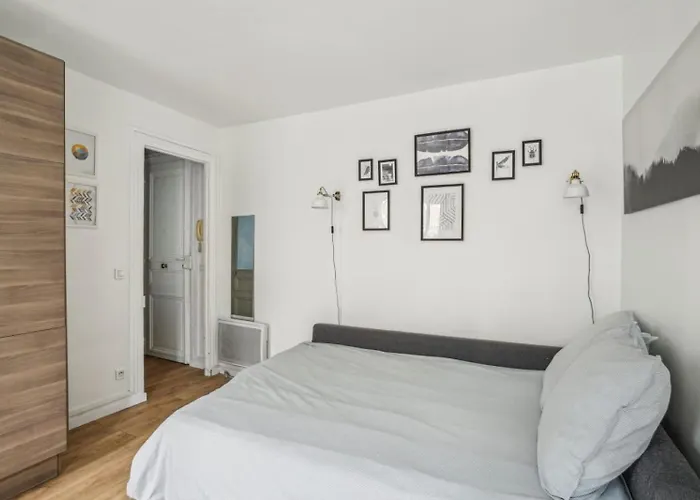 Beautiful 10 Minutes Walk From The Eiffel Tower Париж