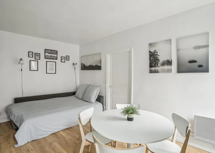 Beautiful 10 Minutes Walk From The Eiffel Tower *