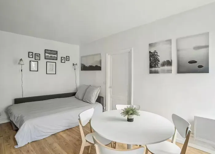 Beautiful 10 Minutes Walk From The Eiffel Tower * Париж