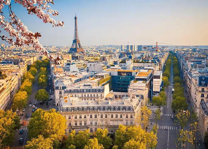 Beautiful 10 Minutes Walk From The Eiffel Tower