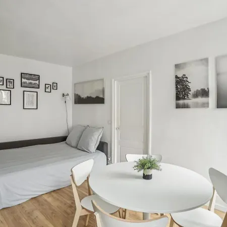 Beautiful 10 Minutes Walk From The Eiffel Tower *